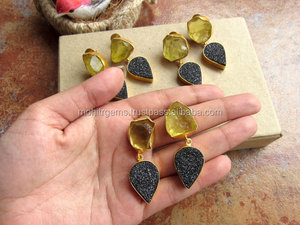 Boucles d'oreilles en or en alliage d'agate brute Déclaration élégante pour cadeau de fiançailles et d'occasions de fête - Product Image 3