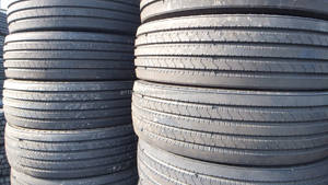 Exportador Japonés de Neumáticos Usados Sólidos para Mayoristas con Entrega Rápida - Product Image 4