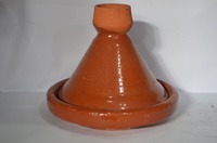 Tajine marocain artisanal en terre cuite émaillée de Biyadina avec couvercle conique – Ustensile de cuisson et objet décoratif en céramique