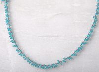 Chaîne de bijoux attrayante en topaze bleue facettée, enroulée de fil, avec perles en rhodium noir et pendentif pièce de monnaie en forme de chapelet
