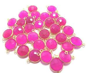 Connecteur personnalisé en argent sterling 925 plaqué or 18 carats avec chalcédoine rose vif facettée ronde sertie clos, style bohème, pierre de naissance - Product Image 5