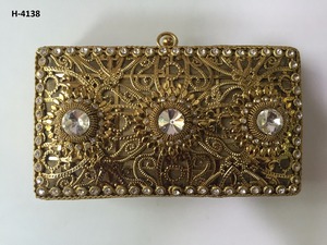 กระเป๋าคลัทช์โลหะทำมือสำหรับสุภาพสตรี สีทอง สีเงิน สำหรับงานเลี้ยงตอนเย็น ประดับด้วยลูกปัดและหิน สายโซ่แฟชั่น ซับในผ้าซาติน - Product Image 6