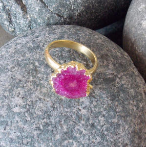 Pierre précieuse Druzy rose solaire naturelle galvanisée forme naturelle avec un cadeau plaqué or pour sa bague à la mode - Product Image 1
