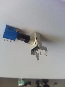 Potentiomètre à film carbone à axe en plastique de type horizontal, fournisseur d'usine - Product Image 2