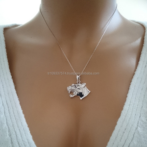 Collar con Colgante de León Puma de Oro Blanco Sólido de 14K - Product Image 2