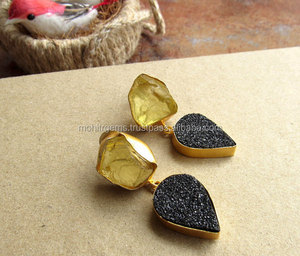 Boucles d'oreilles en or en alliage d'agate brute Déclaration élégante pour cadeau de fiançailles et d'occasions de fête - Product Image 1