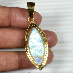 Connecteur en argent sterling 925 fait main avec diamants pavés et pierre de lune arc-en-ciel facettée chatoyante, idéal pour les fêtes et les occasions classiques - Product Image 6