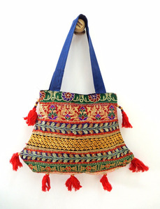 Vente en gros de grand sac fourre-tout brodé éléphant style Kutch pour femmes sac à main indien Boho Tribal sac à bandoulière long sac à bandoulière - Product Image 6