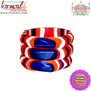 Bracelets en résine multicolores faits à la main Bracelet personnalisé à rayures superposées de bijoutiers de fantaisie indiens pour les cadeaux et les fêtes - Product Image 2