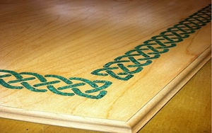 Décoration d'intérieur moderne et élégante en malachite, dessus de table, bois industriel, verre, pierre d'améthyste semi-précieuse, objets décoratifs - Product Image 2