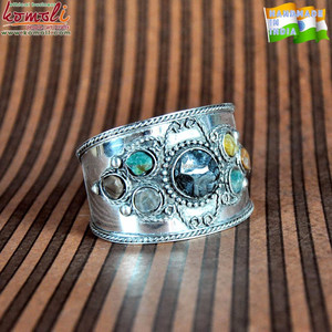 Brazaletes Hechos a Mano de Diseño Indio con Alambre - Product Image 5