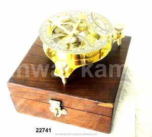Brújula de reloj de sol de latón con estilo de metal decorativo de mejor diseño de alta calidad con caja - Product Image 1