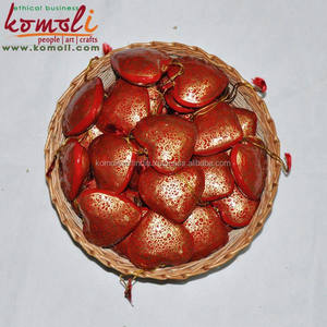 Adorno Navideño de Papel Maché Pintado a Mano, Corazón Negro de Madera con Diseño de Hojas, Corazones de Madera, Decoraciones Navideñas - Product Image 5