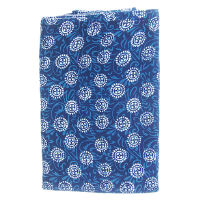Tela de gasa de algodón indio con estampado de bloque azul índigo hecha a mano Material artesanal respetuoso con la piel para ropa y bolsos al por mayor - Product Image 2