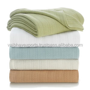 ผ้าห่มหรูหรา ดีไซน์ล่าสุด ผลิตจากผ้าฝ้ายแท้ 100% เนื้อนุ่มลื่น ฟูฟ่อง ผลิตด้วยมือ สำหรับส่งออกจำนวนมาก - Product Image 2