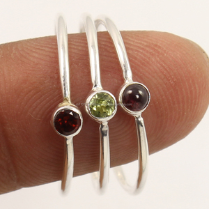 แหวนเรียงซ้อนอัญมณีหลายแบบพลอยโกเมนธรรมชาติและอัญมณี925บริสุทธิ์สีเงินแท้ทรงกลมมีขนาดสำหรับผู้หญิง - Product Image 2