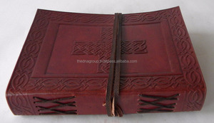 Cuaderno en blanco de cuero con diseño de Cruz Celta hecho a mano para regalo de Navidad al por mayor - Product Image 3