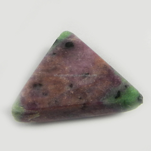 Zoisite rubis naturelle 24x26mm, triangle, magnifique cabochon, pierre précieuse pour bijoux - Product Image 2