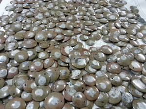 Collier en marbre naturel avec fossiles d'ammonites, dents de requin et goniatites, forme spéciale 2,3 cm - Product Image 2