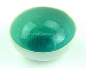 Bol décoratif vert élégant avec finition brillante lisse Parfait pour servir des collations Fruits et décor de table moderne - Product Image 3