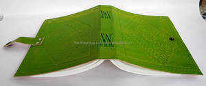 Journal en cuir vert foncé fait à la main de taille B5 avec fermeture à bouton Cadeau de style couverture rigide de conception traditionnelle pour les écrivains passionnés - Product Image 5