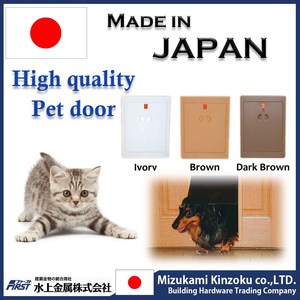 Puerta para Mascotas de Alta Calidad y Popular para Perros, Gatos y Perros Pequeños a un Precio Razonable con Alto Rendimiento Hecho en Japón - Product Image 3