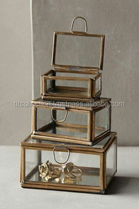 Boîte à bagues en verre avec bordure dorée et feuilles vertes à l'intérieur pour le rangement des bijoux - Product Image 6