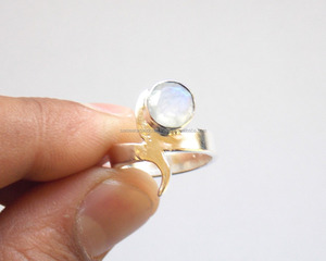 พลอยมูนสโตนสีรุ้งธรรมชาติพร้อมชุบเงินของขวัญแฟชั่นสำหรับเธอทรงกลมเครื่องประดับออกแบบแหวนแต่งงาน - Product Image 3