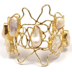 กำไลข้อมือผู้หญิงแบบปรับได้ สไตล์พังก์ ทำด้วยมือจากโลหะผสม ประดับด้วยไข่มุกน้ำจืดทรงกลม ชุบทอง 18K เหมาะสำหรับงานแต่งงาน - Product Image 1