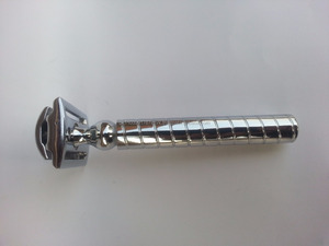 Maquinilla de afeitar de seguridad, nuevo modelo - Product Image 2