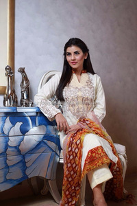 Trajes de césped para mujer de diseñador pakistaní en material de algodón de Lahore - Product Image 4