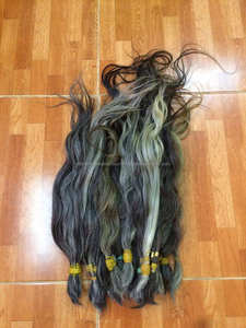 Extensiones de Cabello Virgen Remy Gris a Granel con Trama de Piel, de 8 a 40 Pulgadas de Largo, 100 Gramos - Product Image 1