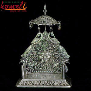 เครื่องตกแต่งสำหรับไอดอลชาวอินเดีย Pooja งานแต่งบัลลังก์ของขวัญคืนแบบดั้งเดิมสำหรับเทศกาล Mandir และ Gift - Product Image 2