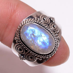 แหวนพลอยมูนสโตนสีเงินสเตอร์ลิงประดับด้วย925วินเทจแบบคลาสสิกสำหรับงานแต่งงาน - Product Image 1