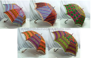 ร่มกันแดดปักลายผ้าฝ้ายสไตล์อินเดียสำหรับผู้หญิง ร่มตกแต่งวินเทจ ร่มปักลายสีน้ำตาลแดง ร่มกันแดดลายชนเผ่า - Product Image 2