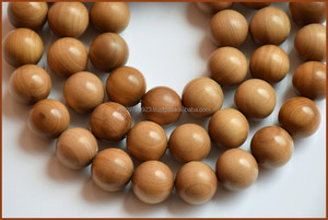 Perles rondes en bois de santal brun doré foncé naturel pour la fabrication de bijoux - Marque Riddhi Siddhi, origine Rajasthan, emballées en boîte - Product Image 6