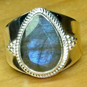 Anillo de plata natural Piedra preciosa de labradorita Anillo de plata esterlina 925 con ajuste de bisel plateado Anillo de moda. - Product Image 1