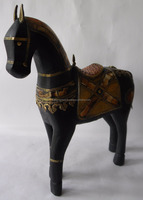 Cheval traditionnel indien antique avec une œuvre d'art exceptionnelle - Sculpture en bois artisanale