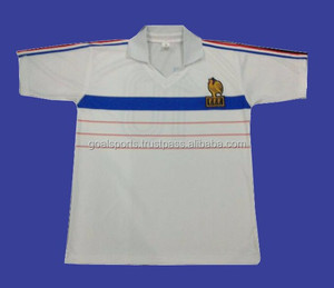 Maillots de football rétro 100% polyester à séchage rapide pour adultes Service OEM fourni fabriqué au Pakistan - Product Image 6