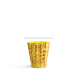 Ensemble de pots de fleurs décoratifs en métal doré avec motif en relief, finition durable, idéal pour la décoration intérieure et extérieure, décoration de luxe pour la maison - Product Image 3