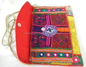 Pochette vintage brodée Kutch pour femmes Banjara pour dames, sac à bandoulière de style indien, accessoire de mode - Product Image 6