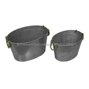 Juego de bañeras ovaladas de hierro galvanizado duradero con asas metálicas resistentes para almacenamiento rústico, decoración de jardinería y uso doméstico versátil. - Product Image 1