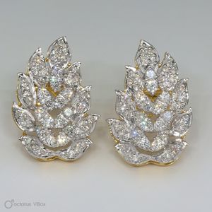 Pendientes de hoja de racimo de corte brillante redondo de oro amarillo de 18 quilates joyería fina de lujo para mujer - Product Image 1