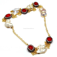 Collier long en alliage plaqué or antique avec perles baroques et motif corail, idéal pour les fiançailles, les mariages et les occasions festives
