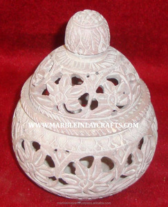 Jabón Artesanal de Piedra de Savia con Forma de Mano - Product Image 1