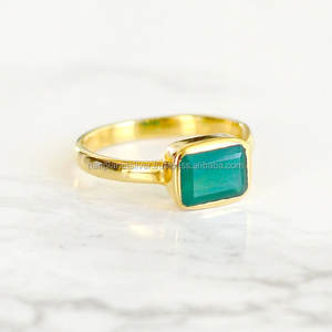 Anillo con Bisel de Ónice Verde Rectangular - Product Image 1