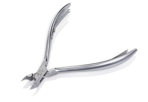 NGHIA OMI CB-202 Pince à cuticules en acier inoxydable chromé de qualité supérieure avec double ressort et joint en boîte - Product Image 4