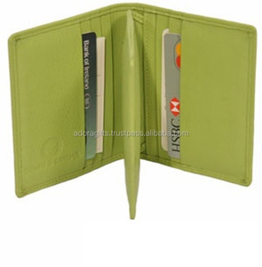 เคสใส่บัตรหนังสีเขียวนูนแบบกำหนดเองสำหรับผู้ถือใช้งานทางธุรกิจพร้อมโลโก้ส่วนตัว - Product Image 1