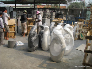 Statues décoratives en terrazzo au design moderne GP-1073 GOL Co. LTD Binh Duong 60x32x80H cm Blanc/Noir/Gris Fait main Intérieur/Extérieur Jardin - Product Image 3