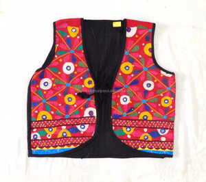 Gilet indien fait main brodé de Kutch, grande taille pour femmes, sans manches, écologique, 100% coton, respirant, pour les fêtes d'été - Product Image 4